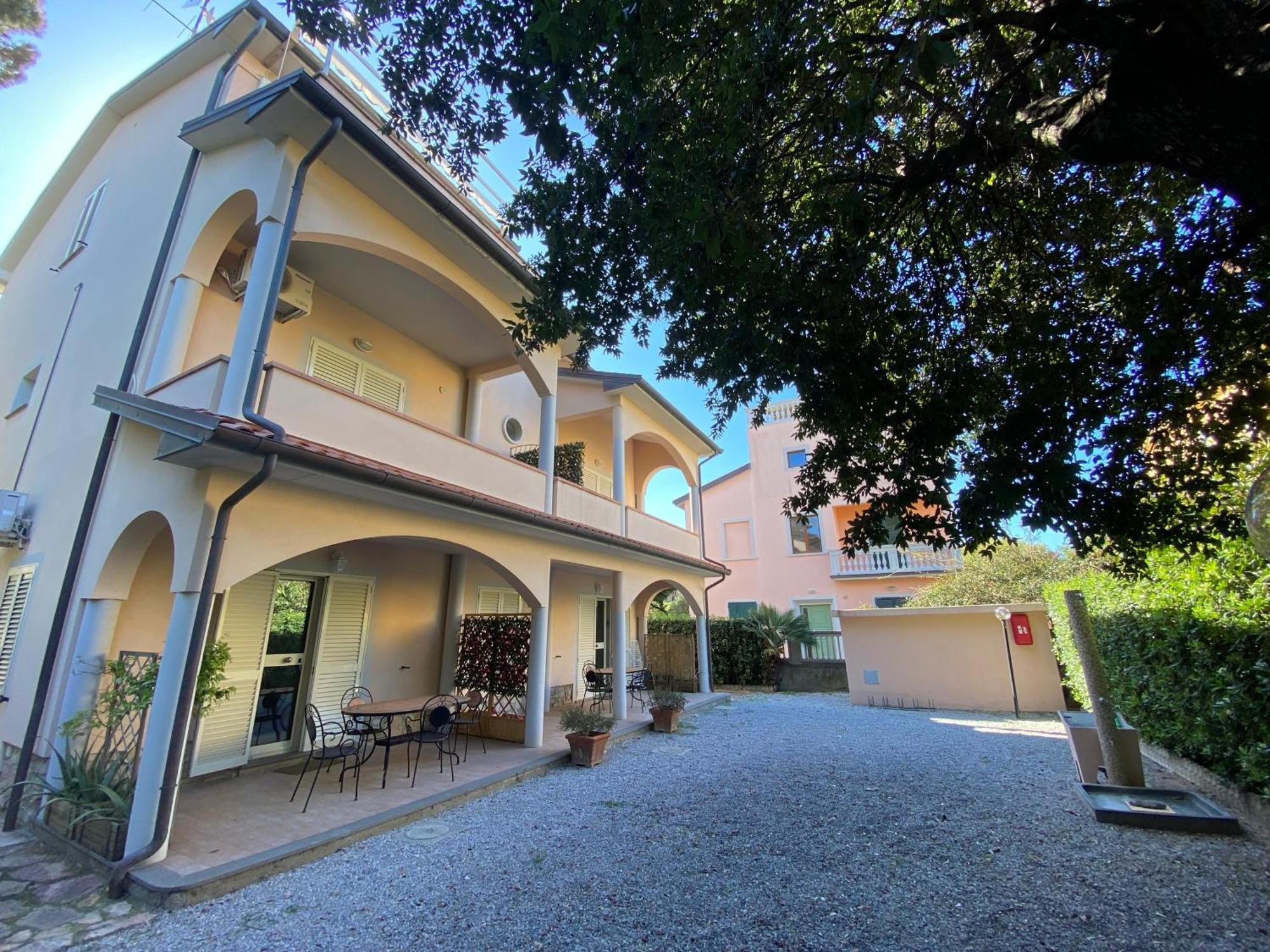 Villa Il Boschetto San Vincenzo Luaran gambar