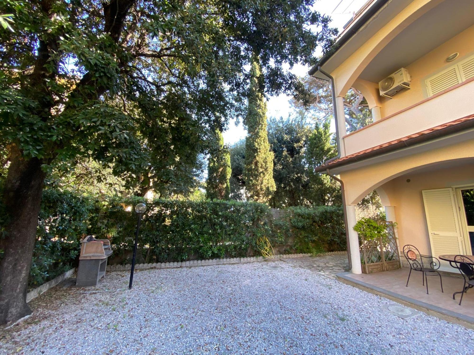 Villa Il Boschetto San Vincenzo Luaran gambar